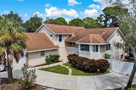 814 Riverside Dr Tarpon Springs, FL 34689