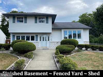 2310 Plantation Dr Glendora, NJ 08029