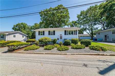 9 Sutcliffe Ave Lincoln, RI 02865