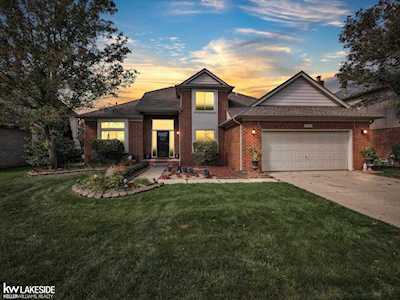 49313 Frances Drive Macomb Twp, MI 48044