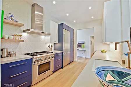 2066 Vista Cajon Newport Beach, CA 92660