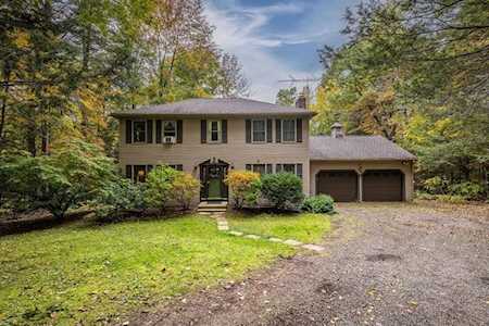 35 Glendale Road Sturbridge, MA 01518