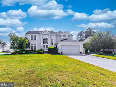 2 Blue Spruce Dr Sicklerville, NJ 08081