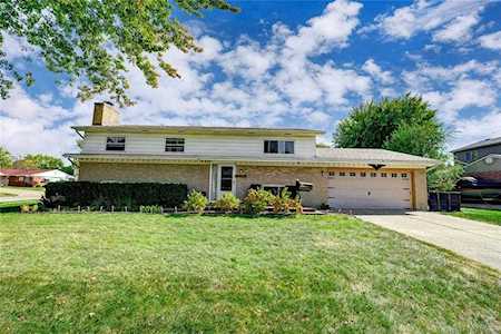 700 Crestmont Drive Riverside, OH 45431