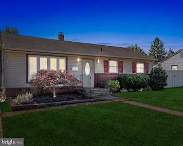 18 Boswell Rd Marlton, NJ 08053