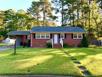 5 Montclare Place Newport News, VA 23606