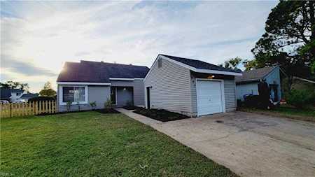 687 Orangewood Dr Virginia Beach, VA 23453