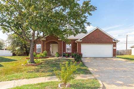 6710 Lake Jackson Drive Arlington, TX 76002