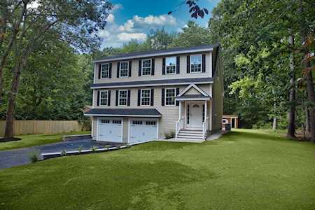 21 West Shore Park Rd Kingston, NH 03848