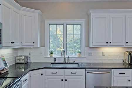 11 Deerfield Dr Wilbraham, MA 01095