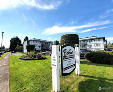 2005 Tibbetts Dr #211 Longview, WA 98632