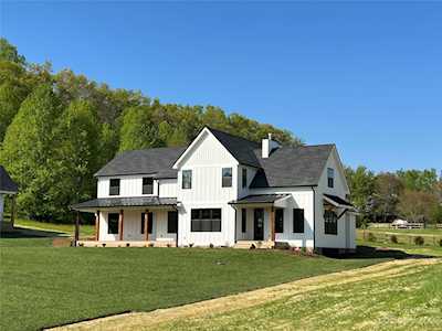 102 Wintercress Dr Mills River, NC 28759