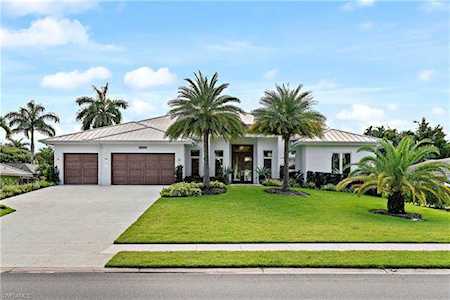 4234 Crayton Rd Naples, FL 34103
