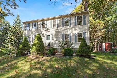 71 Rattlesnake Hill Rd Andover, MA 01810