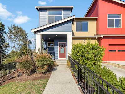 9711 11th Ave SW Seattle, WA 98106