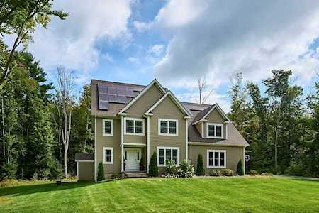 107 Concord Way Amherst, MA 01002