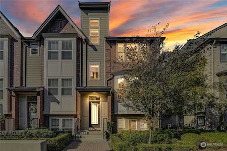 1317 Brooklyn Walk NE Issaquah, WA 98029