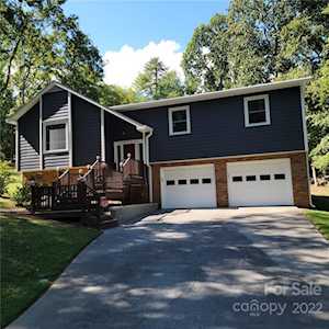 5516 Carving Tree Dr Harrisburg, NC 28075
