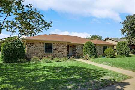 3804 Buckingham Court Bedford, TX 76021