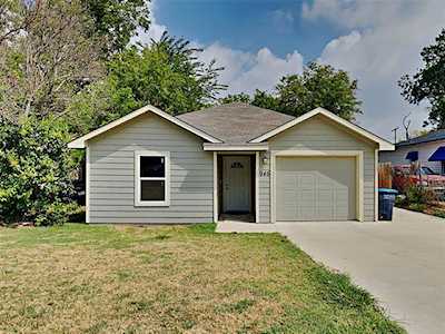 945 E Powell Avenue Fort Worth, TX 76104