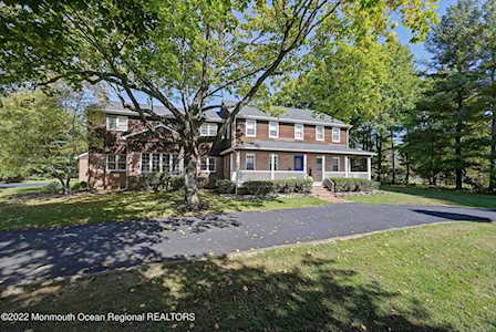 8 Old Cider Mill Rd Manalapan, NJ 07726