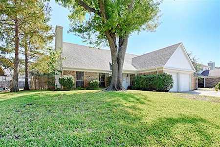 3720 Windsong Lane Bedford, TX 76021