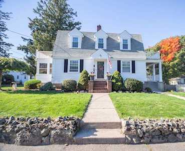38 Hawthorne St Norwood, MA 02062