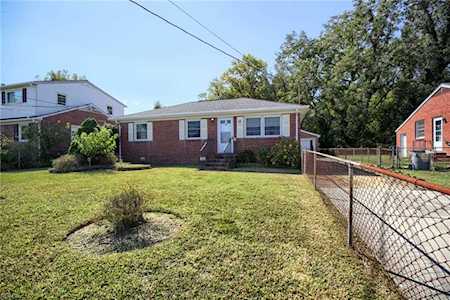 13 Berkley Dr Hampton, VA 23663