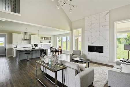 2046 SW Fiord Dr Lees Summit, MO 64081