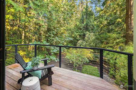 6562 NE Koura Rd Bainbridge Island, WA 98110