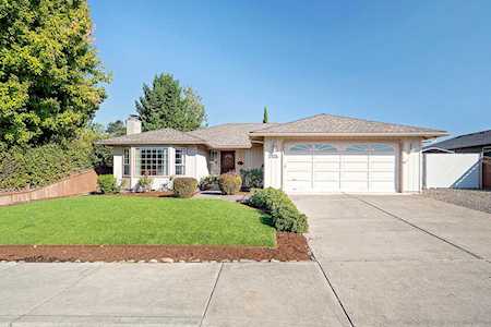 2526 Powell St Medford, OR 97504