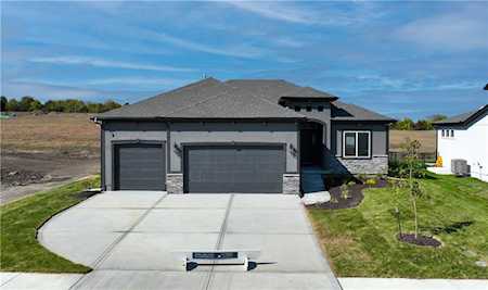 3208 SW Arboridge Dr Lee's Summit, MO 64082