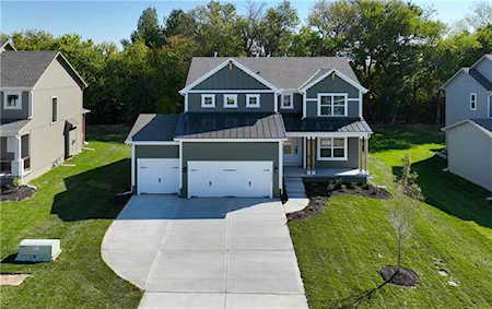 3117 SW Arbortree Dr Lee's Summit, MO 64082