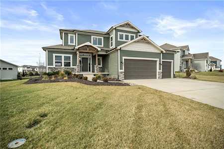 2106 NW Killarney Ln Lee's Summit, MO 64081