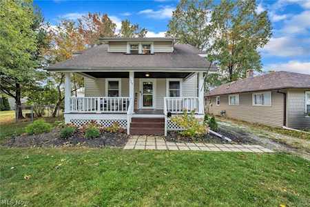129 Lakeview Dr Avon Lake, OH 44012