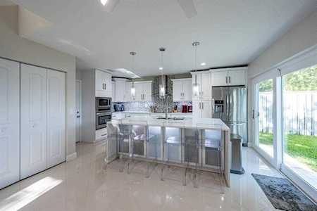 32 Governors Court Palm Beach Gardens, FL 33418