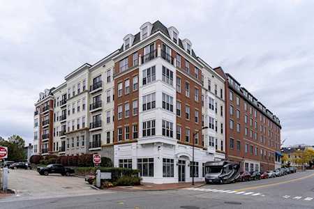 77 Hanover St #18 Portsmouth, NH 03801