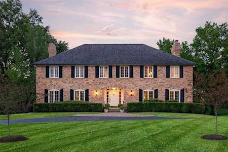 17 Muirfield Ln Town And Country, MO 63141