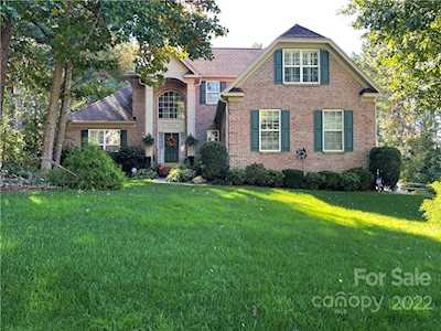 159 Honeysuckle Creek Loop Mooresville, NC 28117