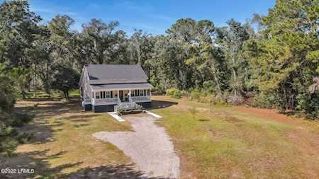 25 Bridgett Ln St. Helena Island, SC 29920