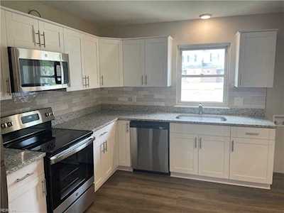 814 Lake Edward Dr Virginia Beach, VA 23462
