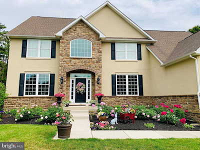 18 Grant Wood Way Marlton, NJ 08053
