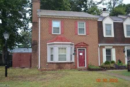 68 Colonial Way Chesapeake, VA 23325