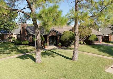 400 Shadow Wood Lane Hurst, TX 76054