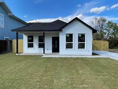 1105 E Hattie Street Fort Worth, TX 76104