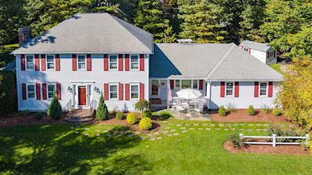 195 Nichols Dr Taunton, MA 02780