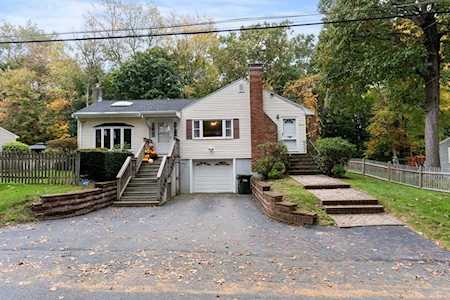 13 Border Rd Holbrook, MA 02343