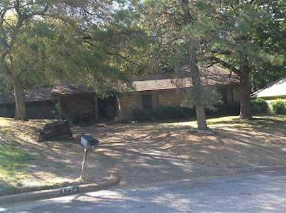 1724 Spring Lake Drive Arlington, TX 76012