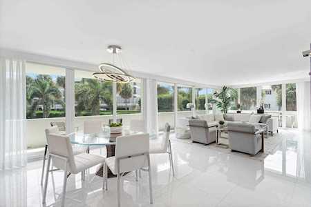 130 Sunrise Avenue #207 Palm Beach, FL 33480