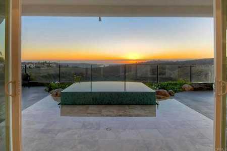 7127 Sitio Caliente Carlsbad, CA 92009